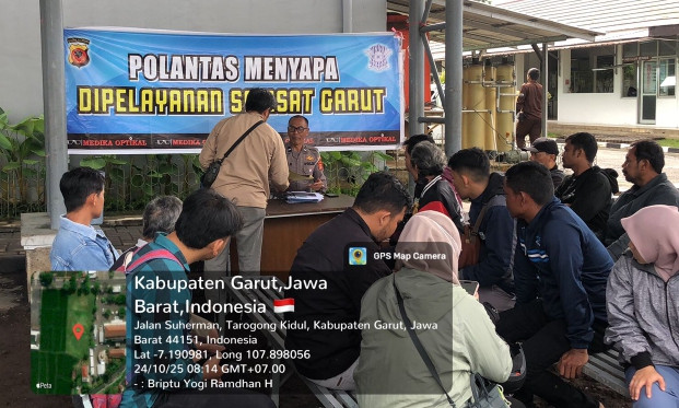 Warga Garut Sambut Hangat Pendekatan Humanis Polisi dalam Program Polantas Menyapa IMG-20251025-WA0049_1.jpg