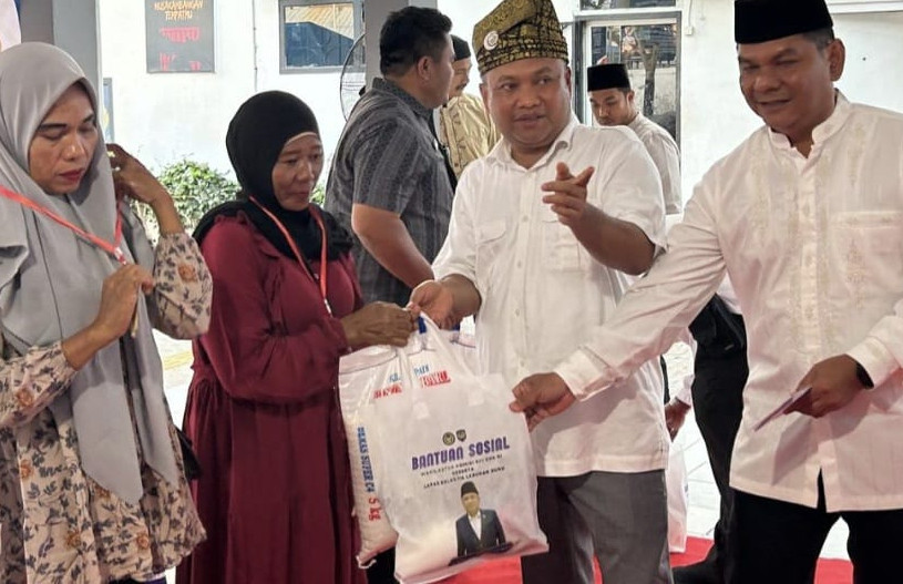 Berkah Ramadan, Wakil Ketua Komisi XIII DPR RI Sugiat Santoso Salurkan Paket Sembako di Lapas Labuhan Ruku